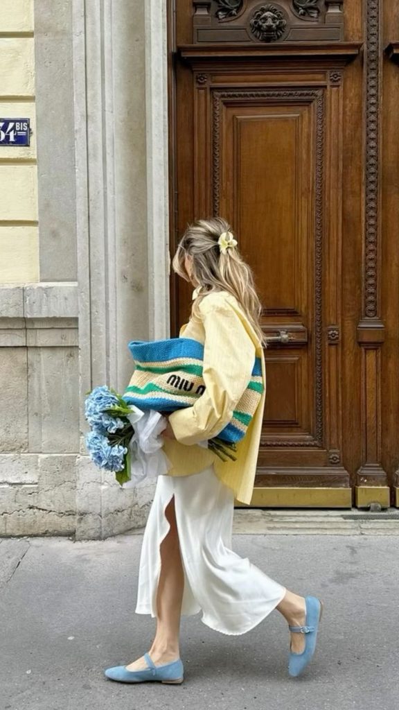 How to Dress Soft and Feminine This Summer 37